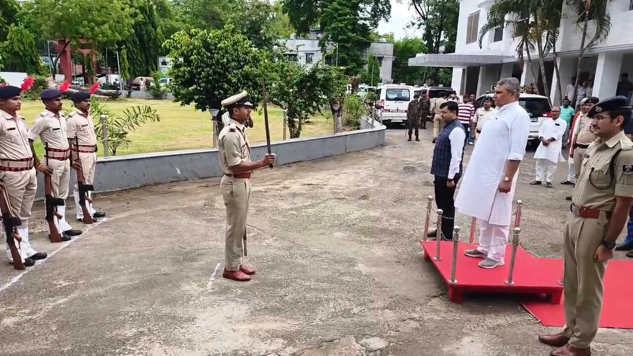 डिप्टी सीएम विजय कुमार चौधरी ने नालंदा में नागरिक परिषद की बैठक, कहा देश संकट के दौर से गुजर रहा, हर नागरिक निभाए अपना दायित्व, खाड़ी संकट का देश की अर्थव्यवस्था पर असर 2