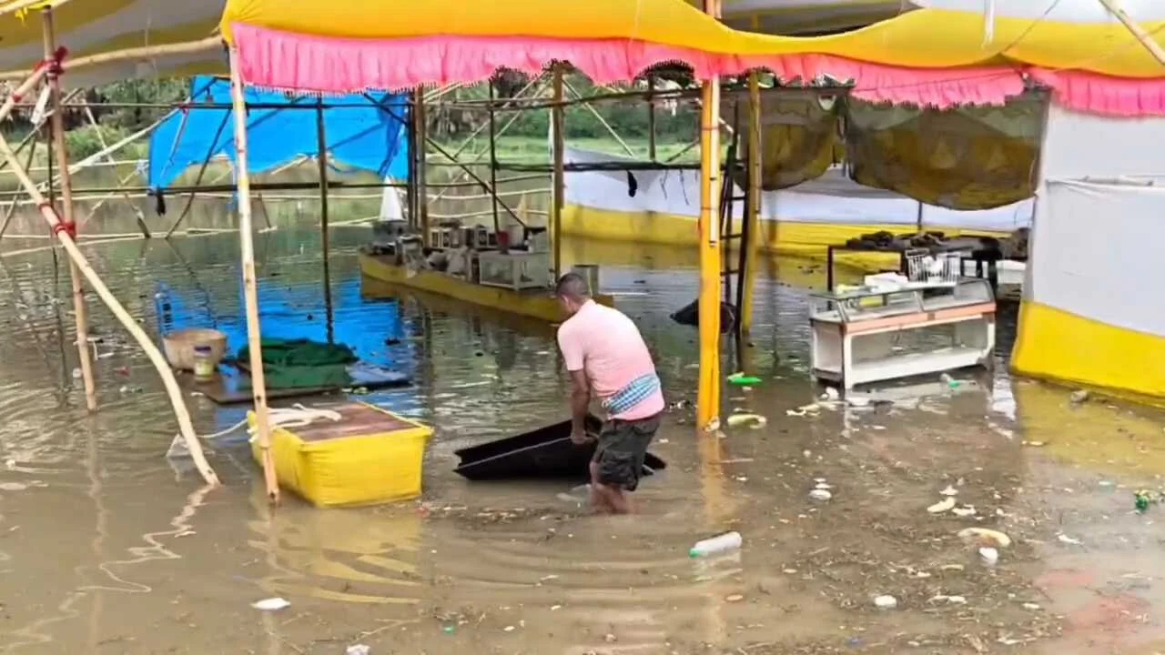 नालंदा: तेज आंधी-बारिश ने मचाई तबाही, राजगीर मलमास मेला की टेंट सिटी क्षतिग्रस्त, राजगीर मलमास मेला पर मौसम की मार,आंधी-पानी से भारी नुकसान 2