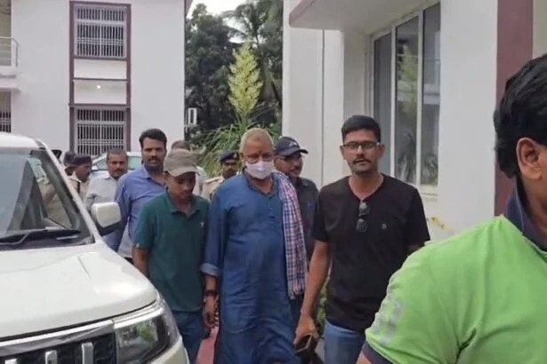 बेगूसराय में डीटीओ कार्यालय में निगरानी का छापा, 6500 रुपये रिश्वत लेते दलाल और लिपिक गिरफ्तार 1