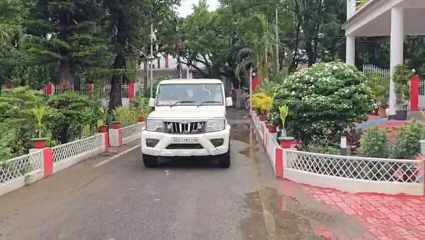 बेगूसराय में डीटीओ कार्यालय में निगरानी का छापा, 6500 रुपये रिश्वत लेते दलाल और लिपिक गिरफ्तार 4