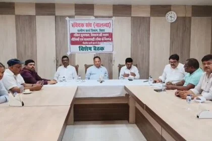 नालंदा: लंबित भुगतान पर भड़के ग्रामीण कार्य विभाग के संवेदक, सरकार और विभाग के खिलाफ खोला मोर्चा, भुगतान नहीं तो आंदोलन होगा 24