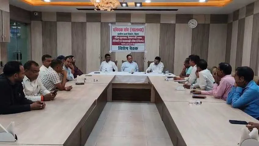नालंदा: लंबित भुगतान पर भड़के ग्रामीण कार्य विभाग के संवेदक, सरकार और विभाग के खिलाफ खोला मोर्चा, भुगतान नहीं तो आंदोलन होगा 2
