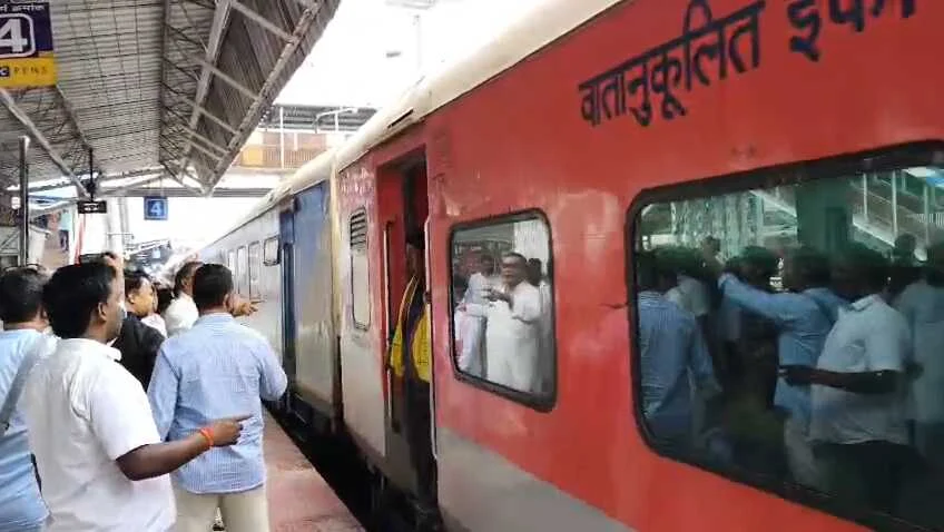 ईंधन बचत की मिसाल: प्रधानमंत्री की अपील पर बिहार के परिवहन मंत्री दामोदर राउत ने ट्रेन से तय किया पटना से समस्तीपुर का सफर 3