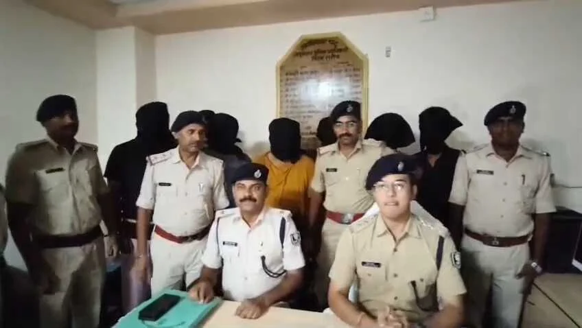 नालंदा पुलिस की बड़ी कामयाबी: अंतर्राज्यीय वाहन चोर गिरोह का भंडाफोड़, बिहार-झारखंड से 6 गिरफ्तार 7