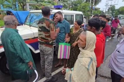 बेगूसराय में हाई वोल्टेज ड्रामा: पुलिस वैन और मरीज ले जा रही बोलेरो में टक्कर, सड़क पर जमकर हुई हाथापाई 2