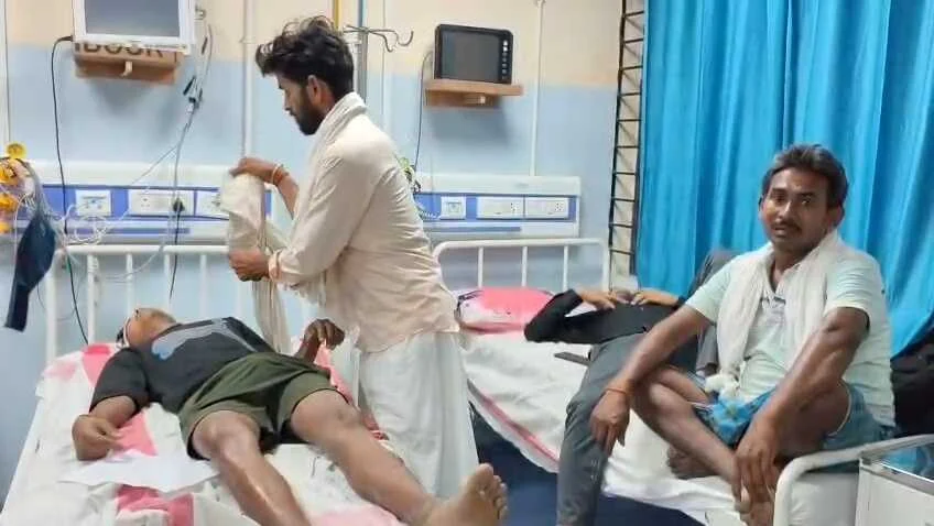 नालंदा: कोल्ड ड्रिंक के पैसे मांगने पर दो गुटों में झड़प, महज सौ रूपये के विवाद में हुआ झड़प,गांव में पुलिस कर रही कैंप 2