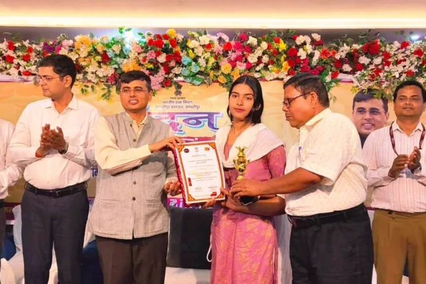 समस्तीपुर: उत्कृष्ट प्रदर्शन करने वाले डाक कर्मियों का सम्मान, डाक महाध्यक्ष ने ए के पैलेस में बांटे पुरस्कार 1
