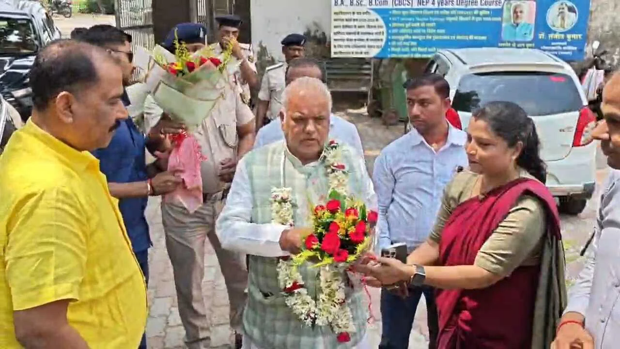 बिहार में अपराधियों पर सख्ती, सीएम का साफ संदेश माला नहीं, कार्रवाई होगी, पूर्व मंत्री श्रवण कुमार बोले बिहार में रहेगा कानून का राज, अपराधी नहीं बचेंगे, पुलिस पर गोली चली तो जवाब तय, अपराध पर जीरो टॉलरेंस 2
