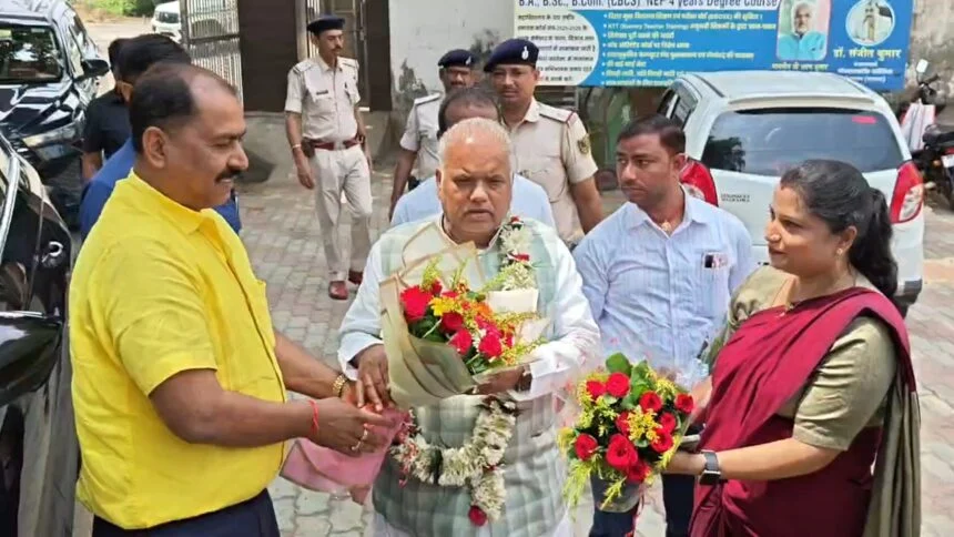 बिहार में अपराधियों पर सख्ती, सीएम का साफ संदेश माला नहीं, कार्रवाई होगी, पूर्व मंत्री श्रवण कुमार बोले बिहार में रहेगा कानून का राज, अपराधी नहीं बचेंगे, पुलिस पर गोली चली तो जवाब तय, अपराध पर जीरो टॉलरेंस 1