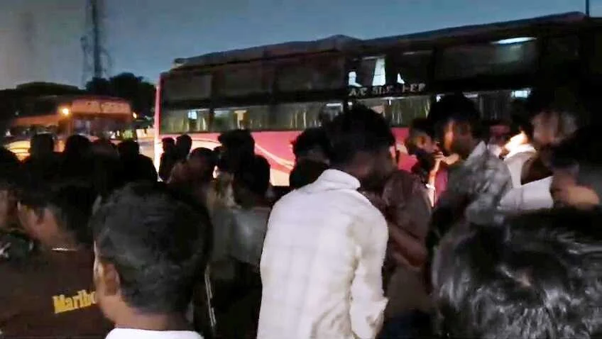 बेगूसराय में तेज रफ्तार स्कॉर्पियो ने साइकिल सवार मजदूर को कुचला, मौके पर मौत; मुआवजे की मांग को लेकर NH-31 पर घंटों हंगामा 2