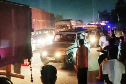 बेगूसराय में तेज रफ्तार स्कॉर्पियो ने साइकिल सवार मजदूर को कुचला, मौके पर मौत; मुआवजे की मांग को लेकर NH-31 पर घंटों हंगामा 6