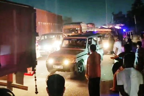बेगूसराय में तेज रफ्तार स्कॉर्पियो ने साइकिल सवार मजदूर को कुचला, मौके पर मौत; मुआवजे की मांग को लेकर NH-31 पर घंटों हंगामा 3