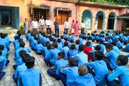 भगवानपुर के स्कूलों में बच्चों को सिखाए गए अगलगी से बचाव के गुर, चेतना सत्र में फोकल शिक्षकों ने दी महत्वपूर्ण जानकारी 12