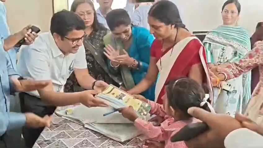 बिहार शरीफ में प्रवेशोत्सव कार्यक्रम, 35 छात्राओं का ऑन-द-स्पॉट नामांकन 2