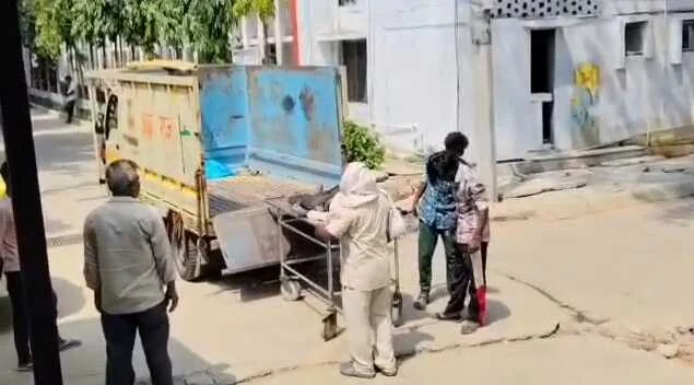 बेगूसराय में एक युवक का सिर हथौड़े से कुचलकर बेरहमी से हत्या, रेलवे यार्ड में खून से लथपथ मिला शव 2