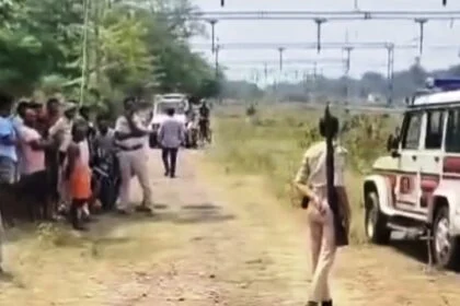 बेगूसराय में एक युवक का सिर हथौड़े से कुचलकर बेरहमी से हत्या, रेलवे यार्ड में खून से लथपथ मिला शव 51