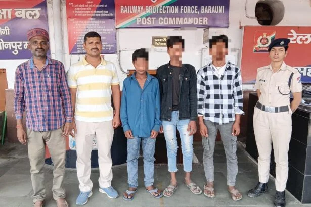 बरौनी जंक्शन: 'ऑपरेशन नया सवेरा 2.0' के तहत RPF ने 3 बच्चों को किया रेस्क्यू, परिजनों से मिलकर खिले मासूमों के चेहरे 5