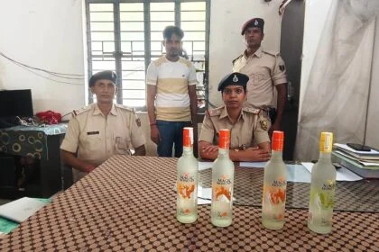 समस्तीपुर रेल पुलिस की बड़ी कार्रवाई: दलसिंहसराय स्टेशन से विदेशी शराब के साथ धंधेबाज गिरफ्तार 26