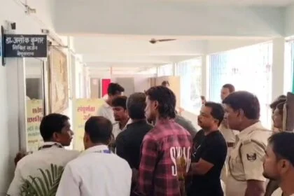 बेगूसराय सदर अस्पताल में इलाज के दौरान मरीज की मौत पर हंगामा, परिजनों ने लगाया लापरवाही का आरोप 4