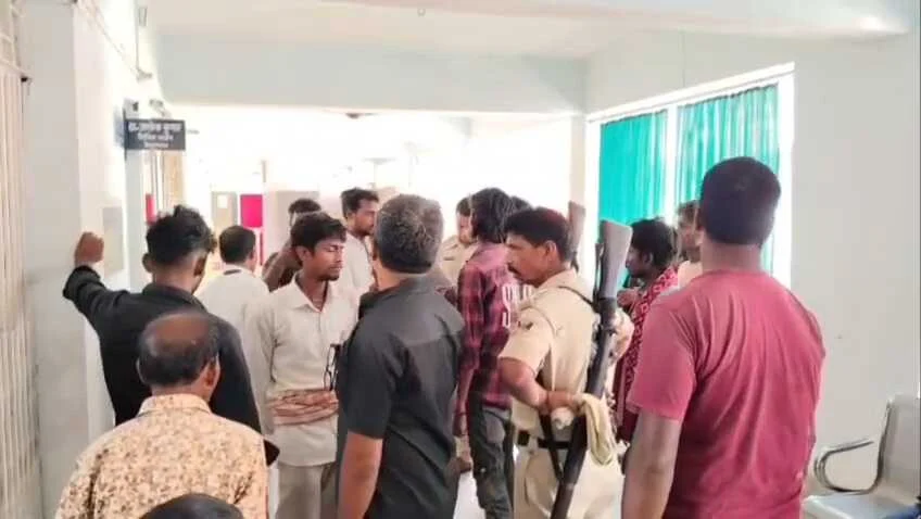 बेगूसराय सदर अस्पताल में इलाज के दौरान मरीज की मौत पर हंगामा, परिजनों ने लगाया लापरवाही का आरोप 3