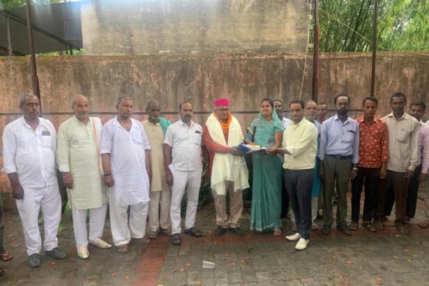 भगवानपुर के संजात पंचायत में पंचायत सचिव राजेश कुमार राकेश का भव्य विदाई समारोह, भावुक हुए जनप्रतिनिधि 7