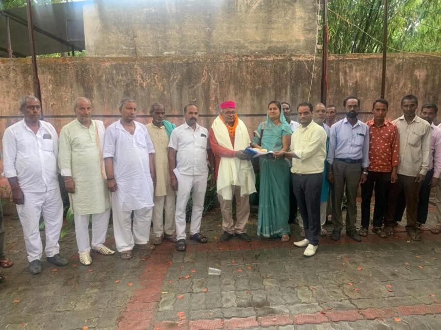 भगवानपुर के संजात पंचायत में पंचायत सचिव राजेश कुमार राकेश का भव्य विदाई समारोह, भावुक हुए जनप्रतिनिधि 1