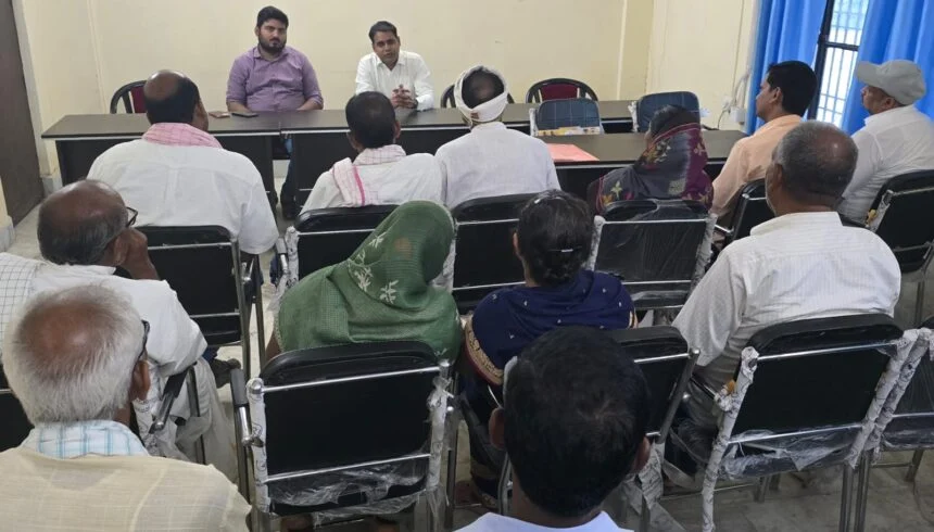 अनुमंडल पदाधिकारी तेघरा द्वारा बछवाड़ा में जनप्रतिनिधियों के साथ सहयोग शिविर को लेकर बैठक, 19 मई से शिविर का शुभारंभ 1