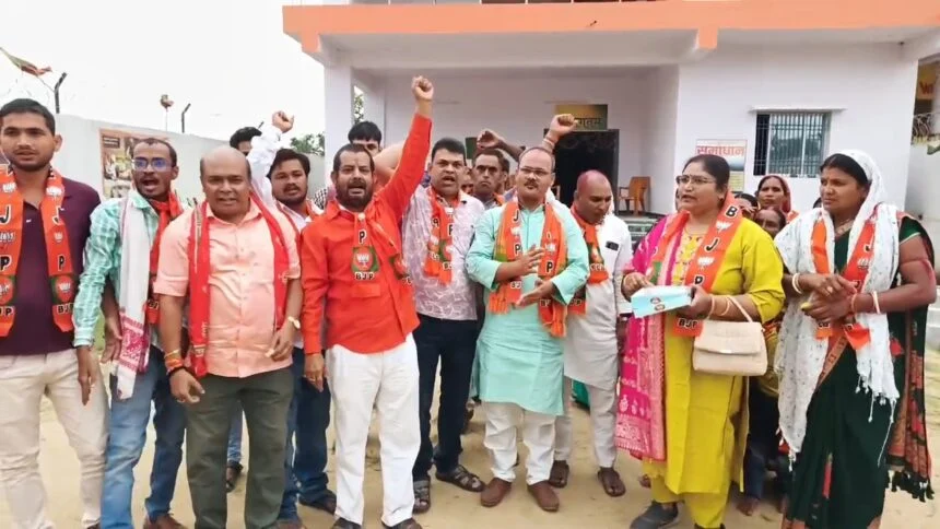 पश्चिम बंगाल,असम, पुद्दुचेरी राज्यों में खिला कमल,बीजेपी की प्रचंड जीत पर नालंदा में मिठाई खिलाकर मनाया जश्न 1