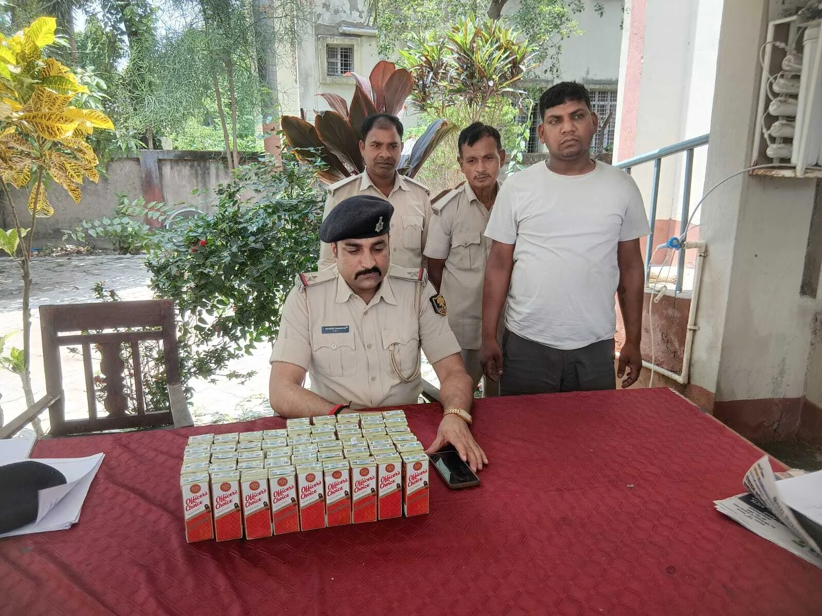 भगवानपुर पुलिस ने विदेशी शराब के साथ टोटो चालक को किया गिरफ्तार, वाहन जब्त 2