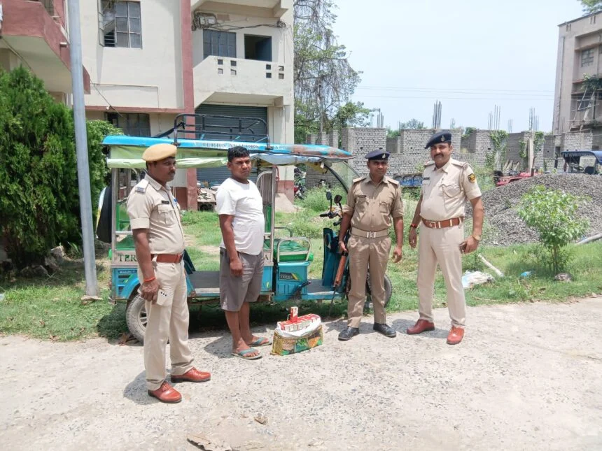 भगवानपुर पुलिस ने विदेशी शराब के साथ टोटो चालक को किया गिरफ्तार, वाहन जब्त 1