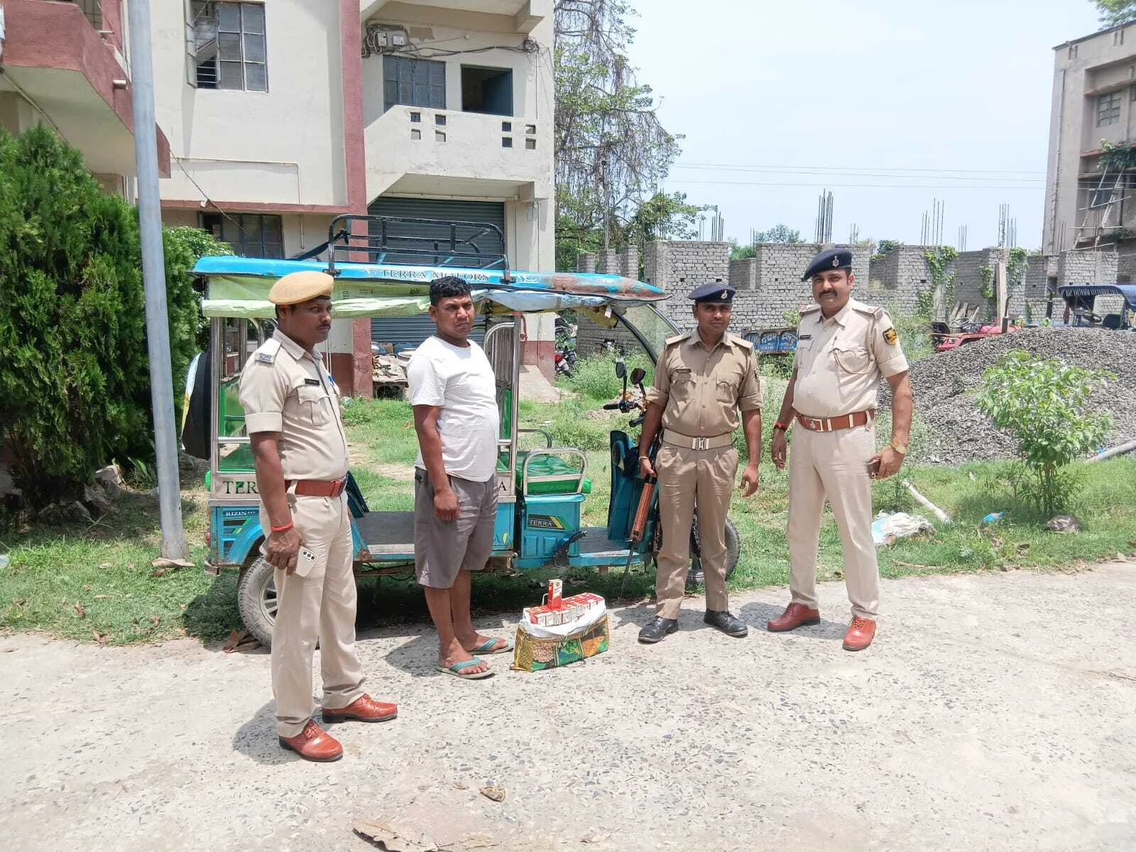 भगवानपुर पुलिस ने विदेशी शराब के साथ टोटो चालक को किया गिरफ्तार, वाहन जब्त 14