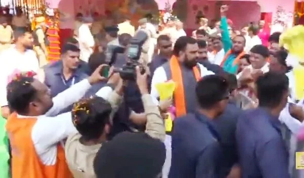 खगड़िया पहुंचे मुख्यमंत्री सम्राट चौधरी: मां कात्यायनी मंदिर में की पूजा-अर्चना, सौंदर्यीकरण कार्यों का लिया जायजा 7