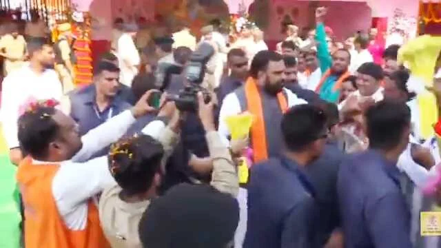 खगड़िया पहुंचे मुख्यमंत्री सम्राट चौधरी: मां कात्यायनी मंदिर में की पूजा-अर्चना, सौंदर्यीकरण कार्यों का लिया जायजा 10