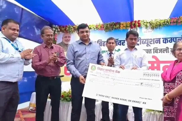 बिहार शरीफ में सूर्य घर मुफ्त बिजली योजना का आयोजन,17 लाभार्थियों को मिला चेक, जिलाधिकारी ने कहा सोलर अपनाइए, देश को आत्मनिर्भर बनाइए 1