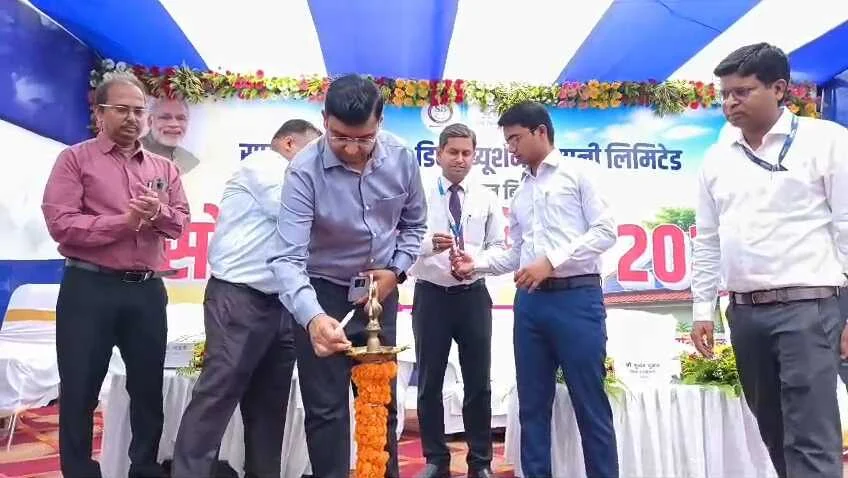 बिहार शरीफ में सूर्य घर मुफ्त बिजली योजना का आयोजन,17 लाभार्थियों को मिला चेक, जिलाधिकारी ने कहा सोलर अपनाइए, देश को आत्मनिर्भर बनाइए 2