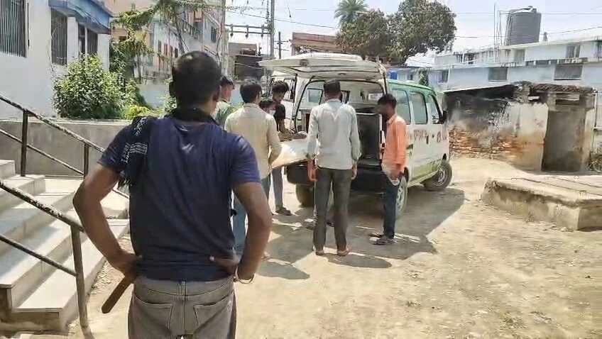 समस्तीपुर: कल्याणपुर के रतवारा चौक पर मिला अधेड़ का शव, परिजनों ने जताई पीट-पीटकर हत्या की आशंका 7