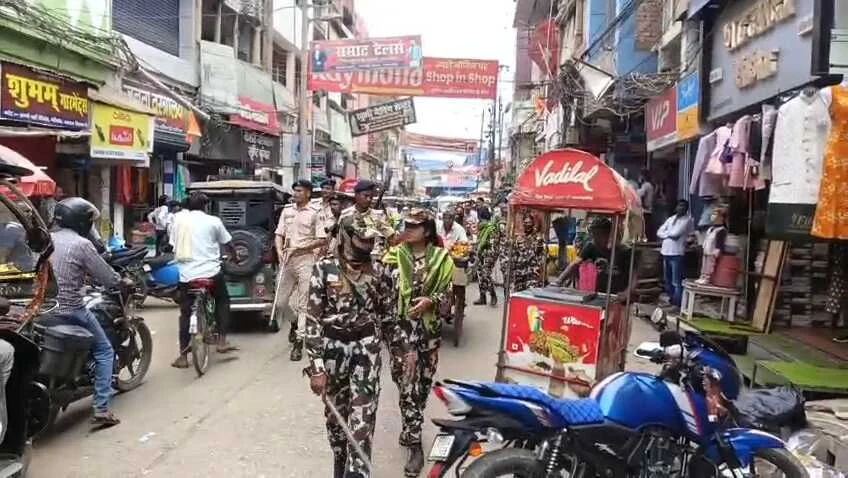 समस्तीपुर में अतिक्रमण पर चला प्रशासन का डंडा: नगर निगम और जिला प्रशासन की संयुक्त कार्रवाई, दुकानदारों में हड़कंप 2
