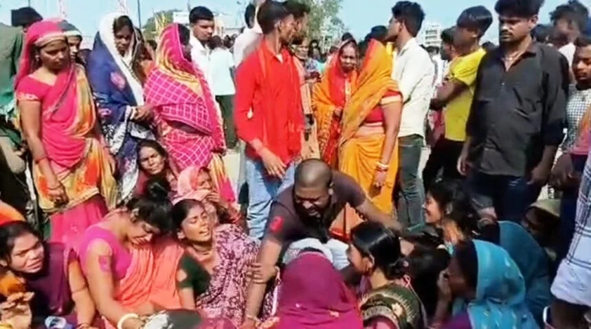 बेगूसराय में शादी की खुशियां गम में बदलीं, बाइक सवार दो दोस्तों की डूबने से मौत, NH-31 पर भारी हंगामा 1