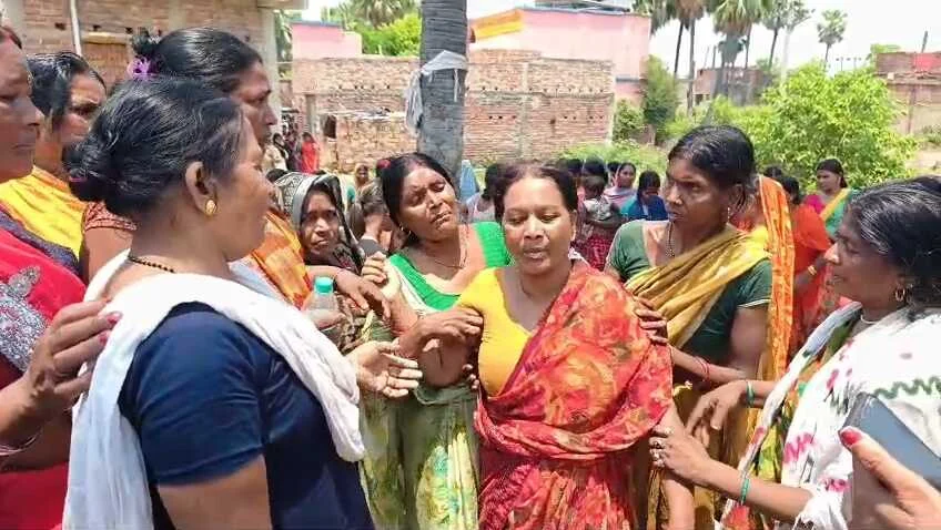 नालंदा:तीन दिनों से गायब युवक का शव गोंईठवा नदी के पास मिलने से मची हड़कंप,युवक के शरीर पर कई जगह गहरे जख्म के निशान, कई दांत भी तोड़े 6