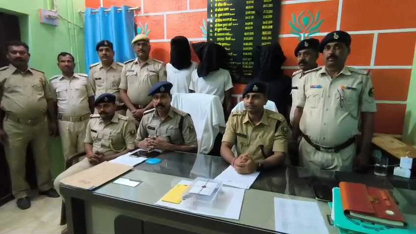 दलसिंहसराय में चेकिंग के दौरान धराया बेगूसराय का शातिर, लोडेड कट्टा और चोरी की बाइक बरामद 9