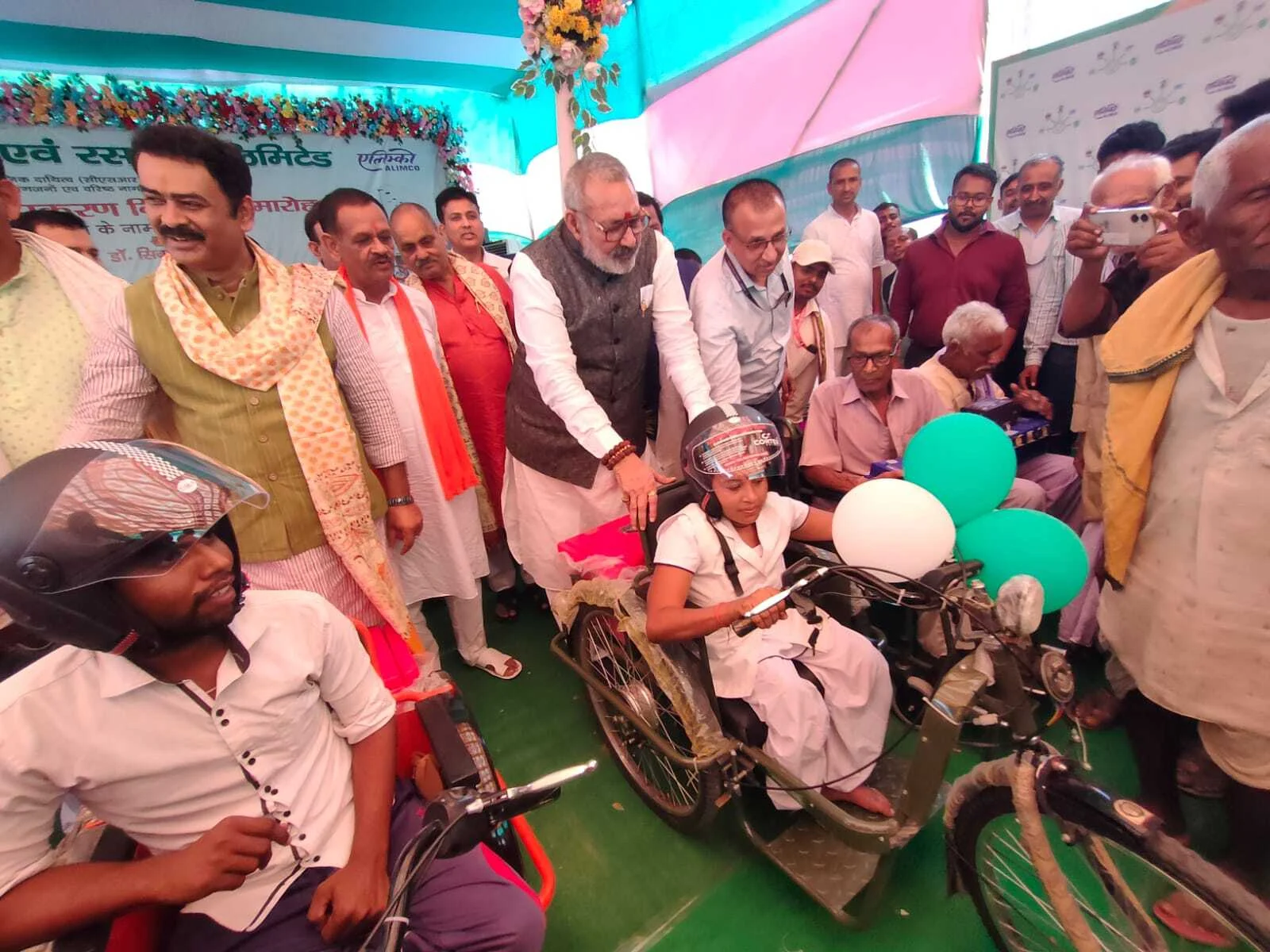 दिव्यांग जनों की सेवा सबसे बड़ा पुण्य , धर्म और जनसेवा होता है--- गिरिराज सिंह 8