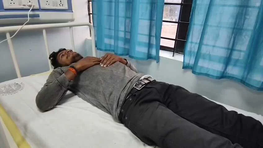 नालंदा में युवक का अपहरण कर बेरहमी से पिटाई, निर्वस्त्र कर बनाया वीडियो, गोइठवा नदी किनारे युवक को नंगा कर पीटा, 5 लाख की रंगदारी मांगने का आरोप 3