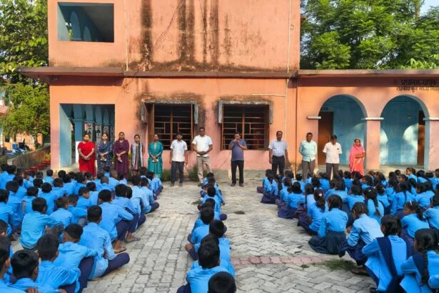 भगवानपुर में सुरक्षित शनिवार कार्यक्रम में बच्चों को लू से बचाव की दी गई जानकारी 9