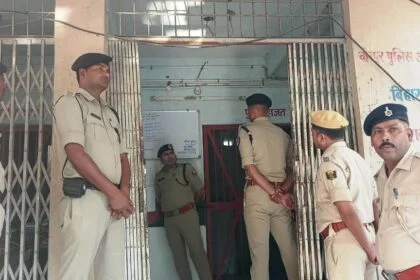 बेगूसराय एसपी मनीष कुमार वीरपुर थाना में किया निरीक्षण,दिए आवश्यक निर्देश 18