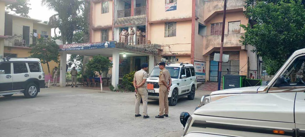 बेगूसराय एसपी मनीष कुमार वीरपुर थाना में किया निरीक्षण,दिए आवश्यक निर्देश 2