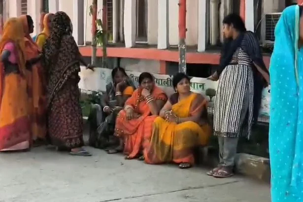 बेगूसराय में तेज रफ्तार ट्रक ने बाइक सवार दो युवकों को रौंदा, एक की मौके पर ही मौत. एक की हालत गंभीर 1