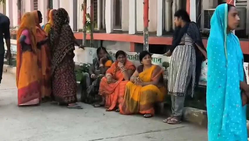 बेगूसराय में तेज रफ्तार ट्रक ने बाइक सवार दो युवकों को रौंदा, एक की मौके पर ही मौत. एक की हालत गंभीर 3