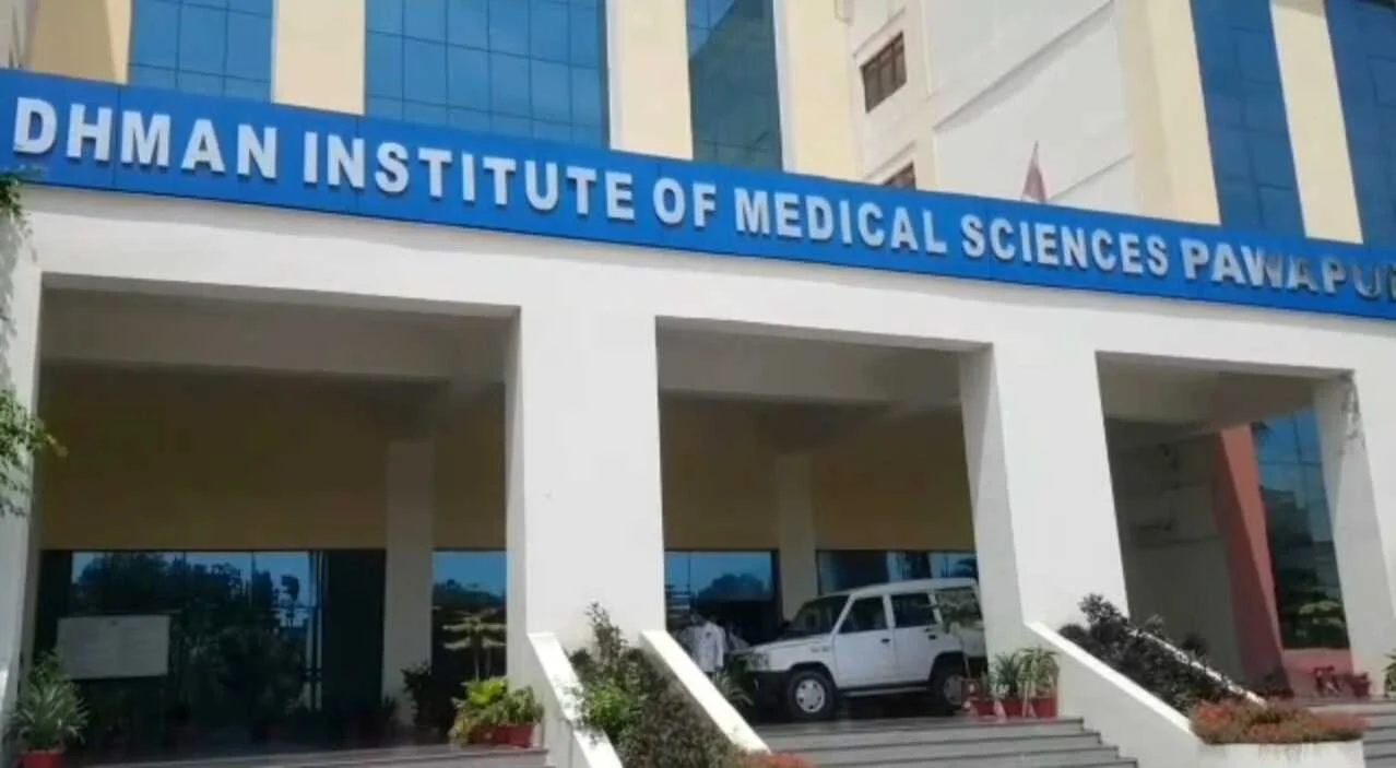 NEET 2026 में नालंदा से सॉल्वर गैंग का भंडाफोड़, MBBS छात्र समेत 7 गिरफ्तार, NEET परीक्षा रद्द बिहार में सॉल्वर गैंग का नेटवर्क उजागर, मास्टरमाइंड फरार 3