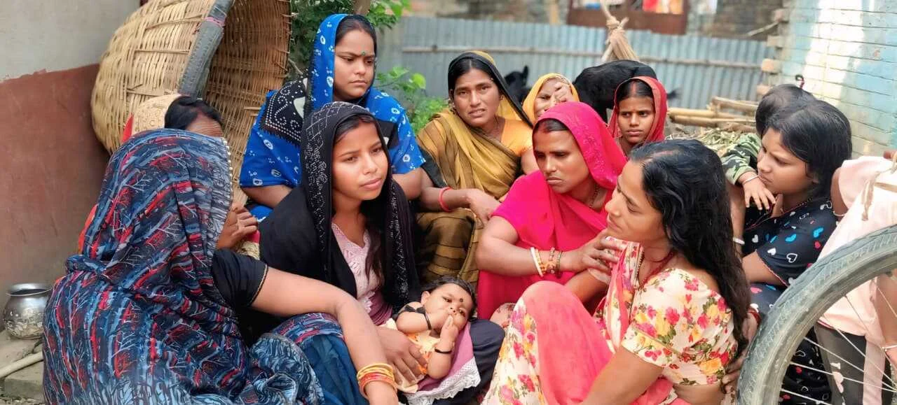 बेगूसराय बछवाड़ा में मृत युवक का शव पहुँचते ही परिवार में मचा कोहराम,परिवार के लोगों का रो रो कर हुआ बुरा हाल 10
