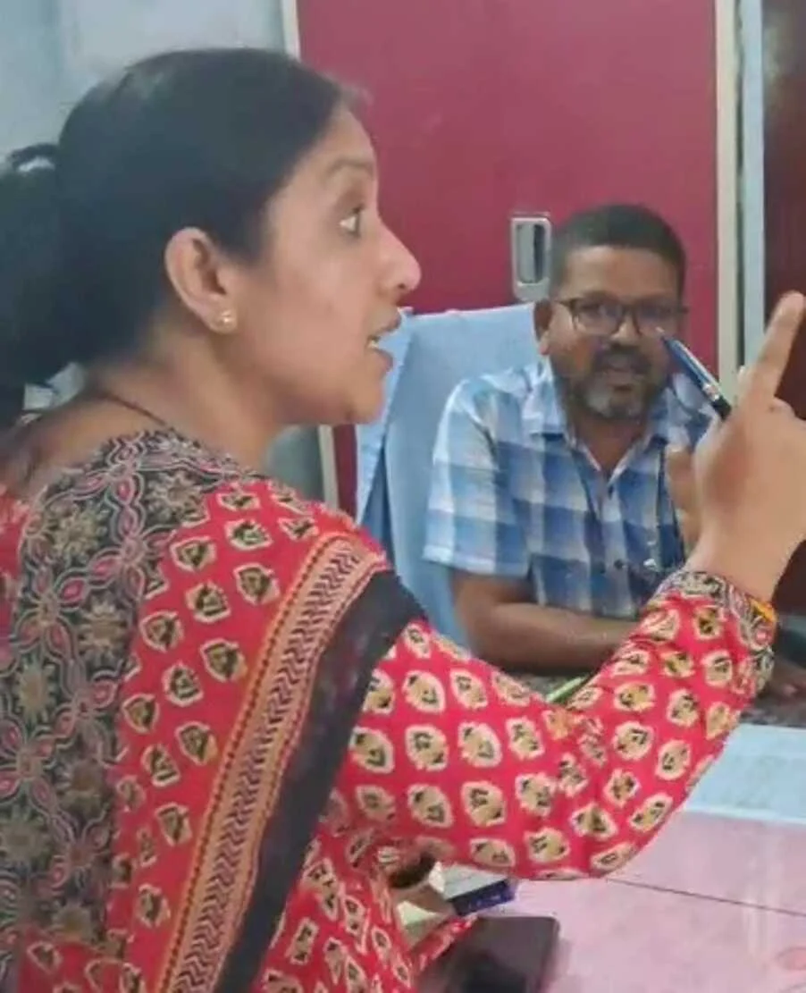 बेगूसराय के विद्यालय में एस एल सी के के लिए माँगा जाता है सौ से डेढ़ सौ रूपया 2